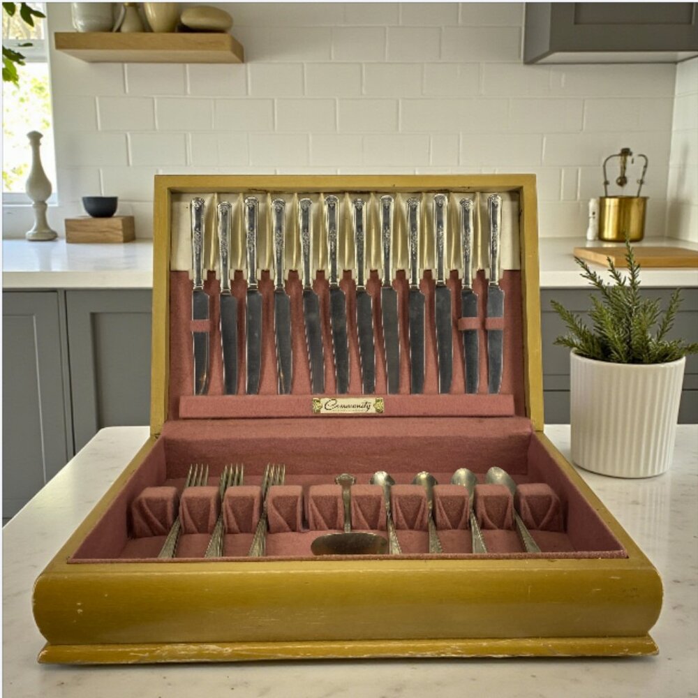 WILLIAM ROGERS -- "Community" Silverplate Flatware, Kingston Pattern c.1929